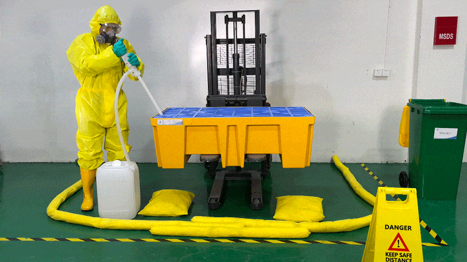 How to operate a siphon pump transfer leakage to a new container